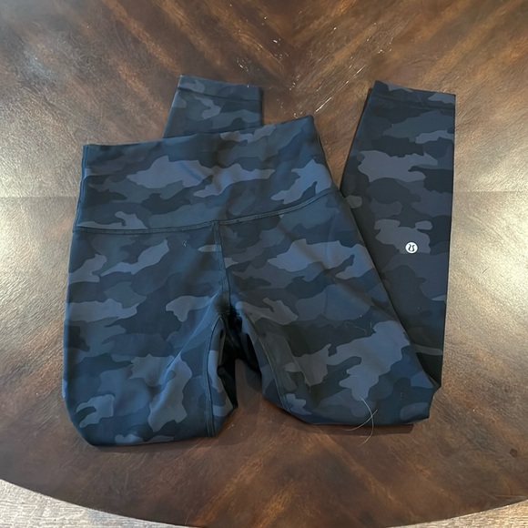 Lululemon wonder leggings/ size 6 - Picture 1 of 3